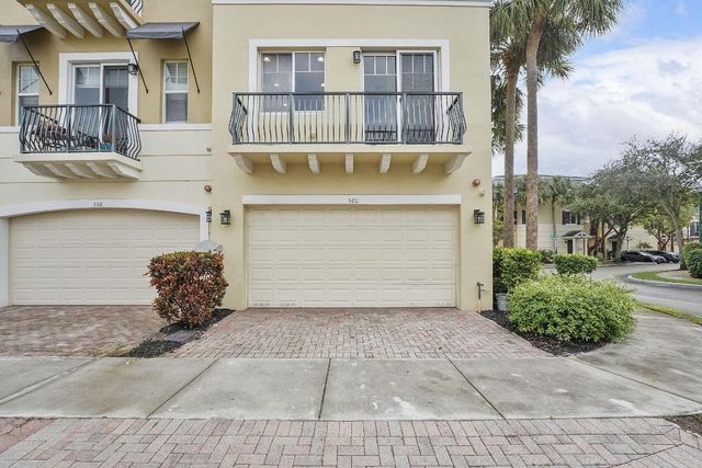 560 NW 39th Circle 560, Boca Raton, FL 33431