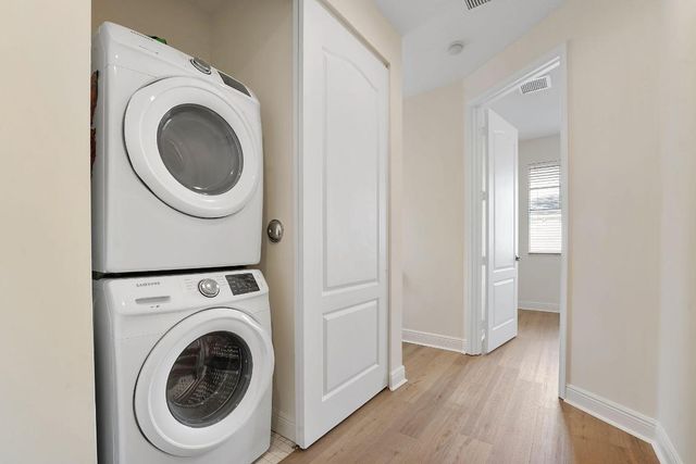 560 NW 39th Circle 560, Boca Raton, FL 33431