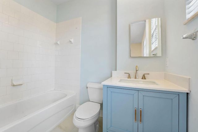 560 NW 39th Circle 560, Boca Raton, FL 33431