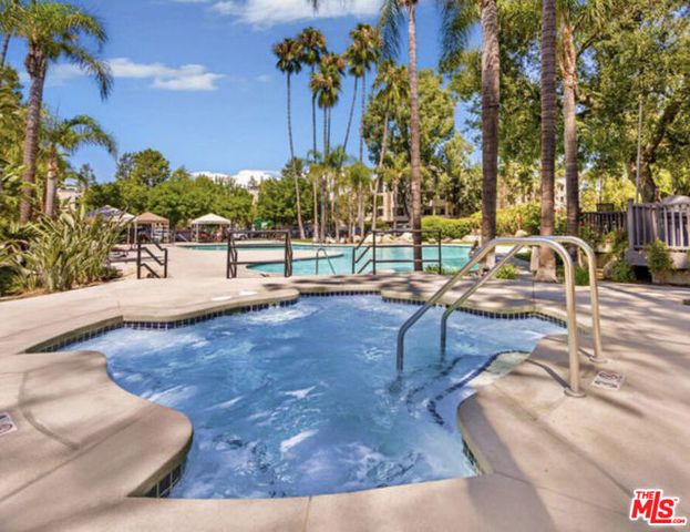 5530 Owensmouth Avenue 223, Woodland Hills (los Angeles), CA 91367