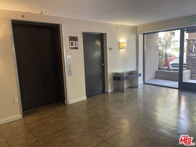 5530 Owensmouth Avenue 223, Woodland Hills (los Angeles), CA 91367