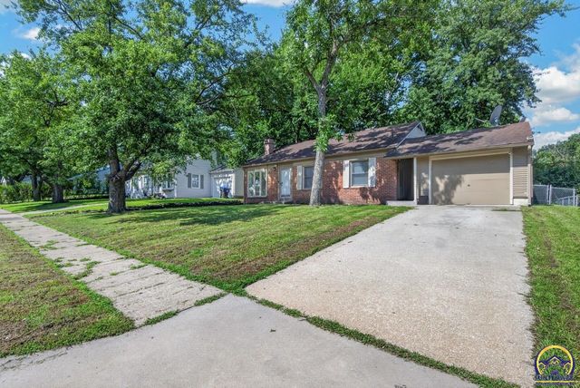2833 SW Hillcrest RD, Topeka, KS 66614