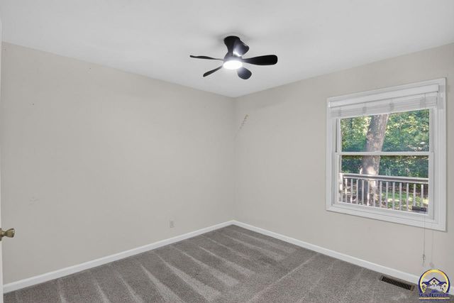 2833 SW Hillcrest RD, Topeka, KS 66614