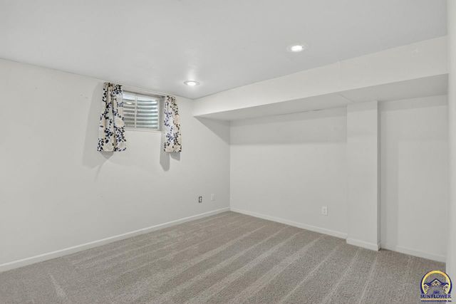 2833 SW Hillcrest RD, Topeka, KS 66614