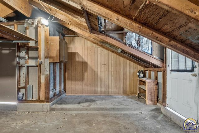 2833 SW Hillcrest RD, Topeka, KS 66614