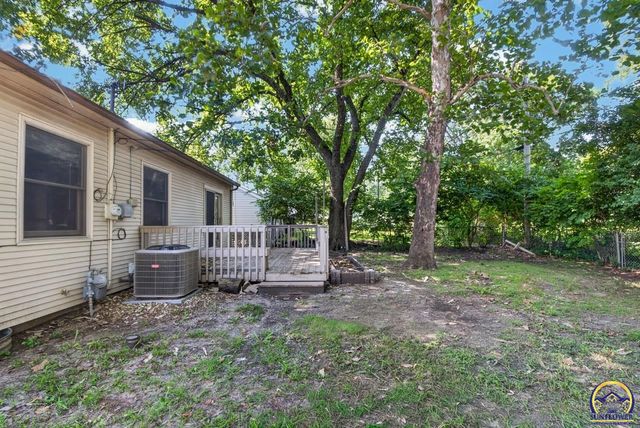 2833 SW Hillcrest RD, Topeka, KS 66614