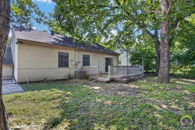 2833 SW Hillcrest RD, Topeka, KS 66614