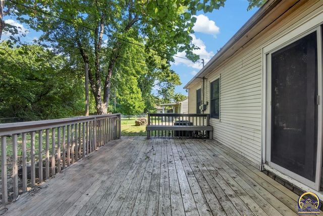 2833 SW Hillcrest RD, Topeka, KS 66614