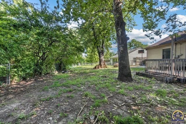 2833 SW Hillcrest RD, Topeka, KS 66614