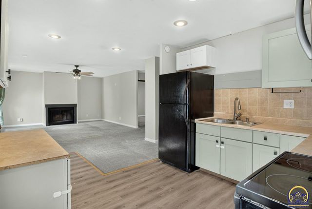 2833 SW Hillcrest RD, Topeka, KS 66614