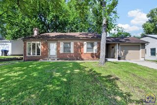 2833 SW Hillcrest RD, Topeka, KS 66614