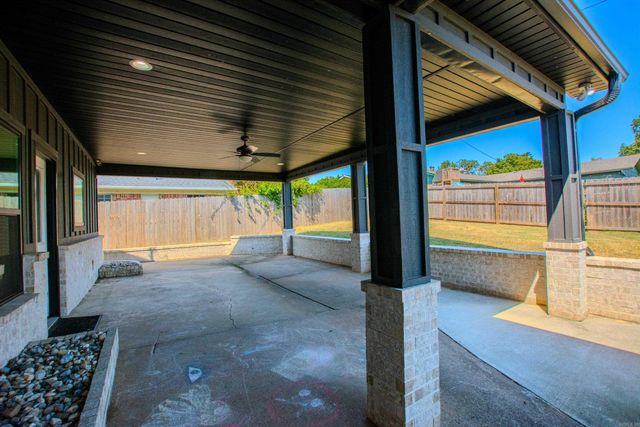 11408 E Stoney Point Court, Little Rock, AR 72211