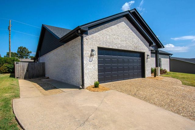11408 E Stoney Point Court, Little Rock, AR 72211