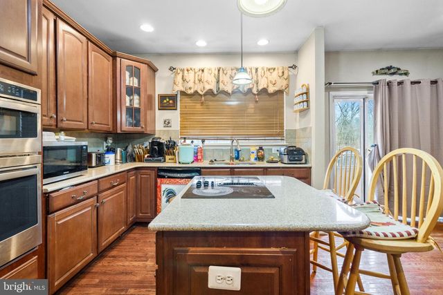 230 SUMMER GROVE DR, Kearneysville, WV 25430