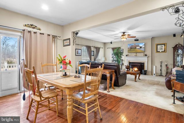 230 SUMMER GROVE DR, Kearneysville, WV 25430