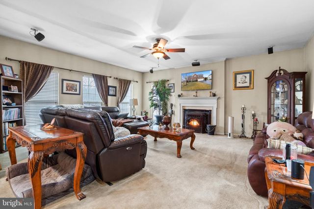 230 SUMMER GROVE DR, Kearneysville, WV 25430