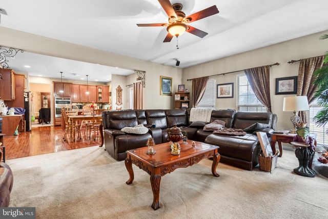 230 SUMMER GROVE DR, Kearneysville, WV 25430