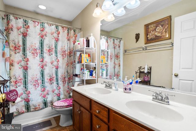 230 SUMMER GROVE DR, Kearneysville, WV 25430