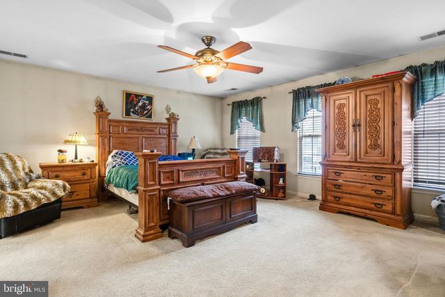 230 SUMMER GROVE DR, Kearneysville, WV 25430