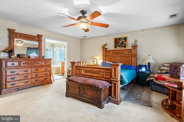 230 SUMMER GROVE DR, Kearneysville, WV 25430