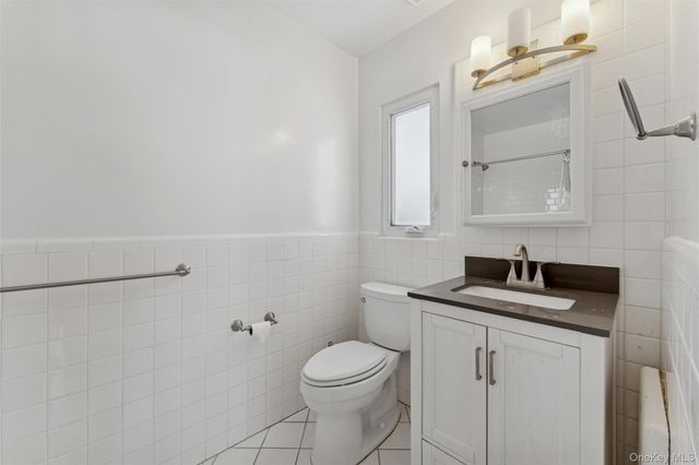 232 Round Hill Road, Roslyn Heights, NY 11577