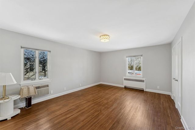 232 Round Hill Road, Roslyn Heights, NY 11577