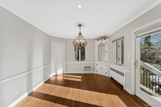 232 Round Hill Road, Roslyn Heights, NY 11577