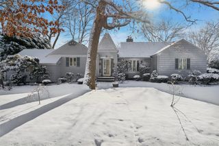 232 Round Hill Road, Roslyn Heights, NY 11577