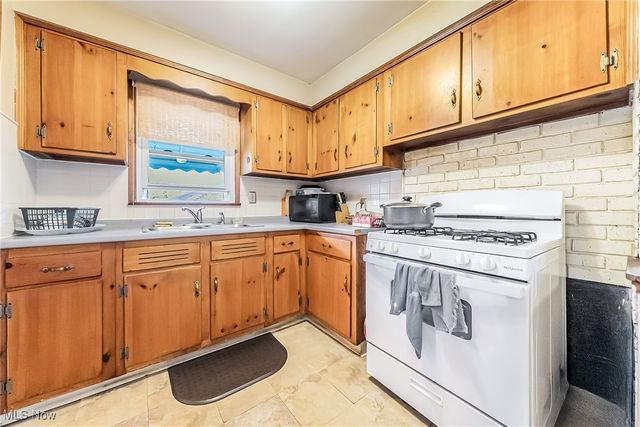 11808 Fordham Road, Garfield Heights, OH 44125