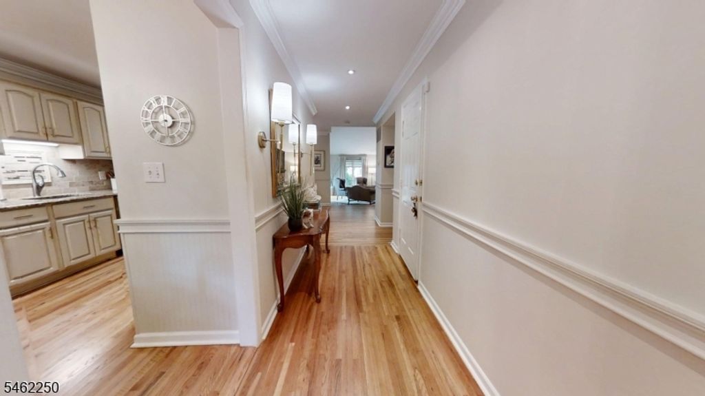 25 Stonegate Dr, Roseland Boro, NJ 07068 — photo 2