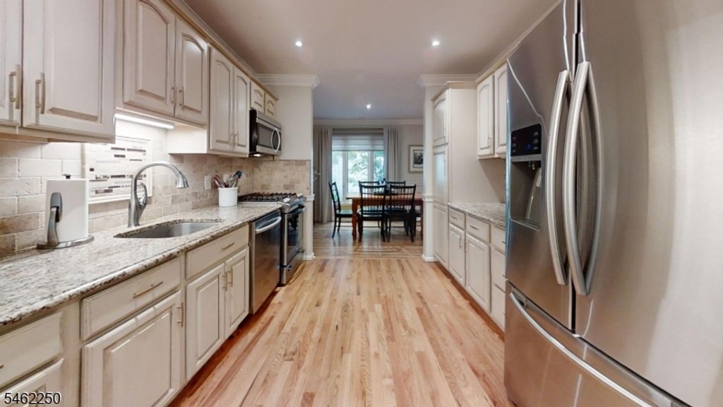 25 Stonegate Dr, Roseland Boro, NJ 07068 — photo 3