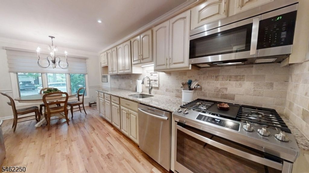 25 Stonegate Dr, Roseland Boro, NJ 07068 — photo 5