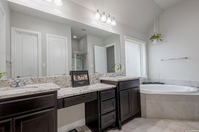 2620 MALBOONA MEWS DR, New Braunfels, TX 78132