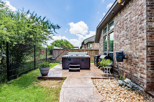 2620 MALBOONA MEWS DR, New Braunfels, TX 78132