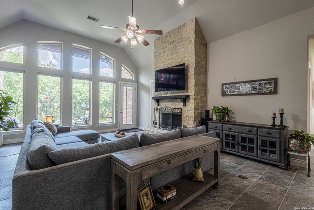 2620 MALBOONA MEWS DR, New Braunfels, TX 78132
