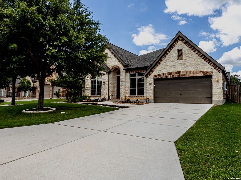 2620 MALBOONA MEWS DR, New Braunfels, TX 78132
