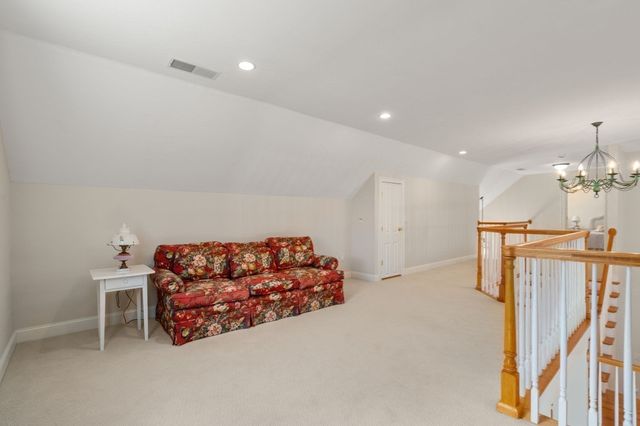3 Summerland Way 3, Worcester, MA 01609