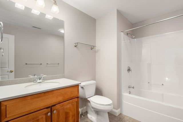 3 Summerland Way 3, Worcester, MA 01609