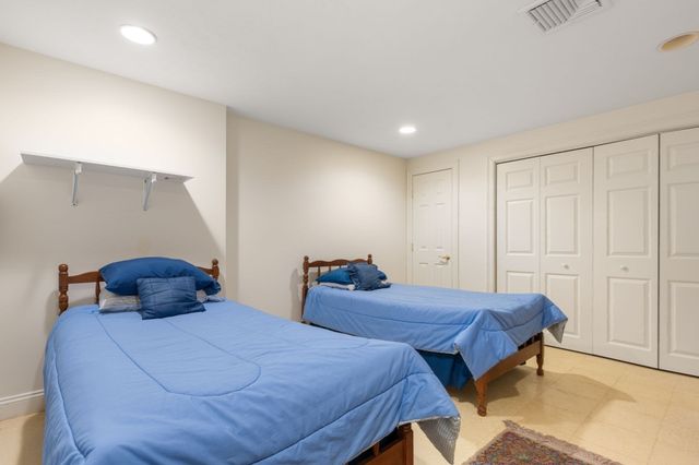 3 Summerland Way 3, Worcester, MA 01609