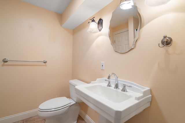 3 Summerland Way 3, Worcester, MA 01609
