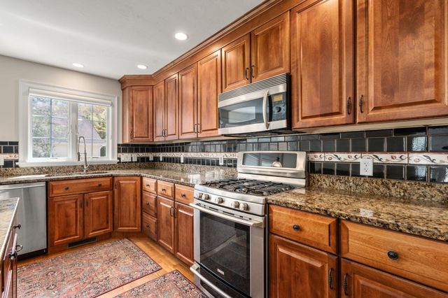 3 Summerland Way 3, Worcester, MA 01609