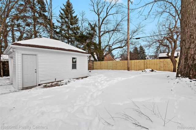 15422 Gilchrist Street, Detroit, MI 48227