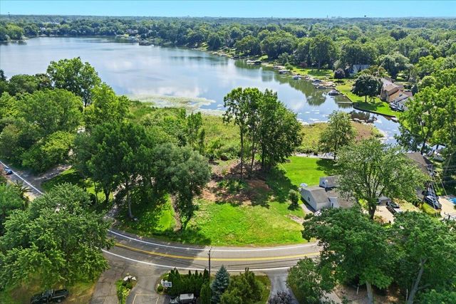 2006 Watkins Lake Road, Waterford, MI 48328