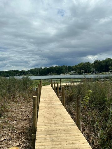 2006 Watkins Lake Road, Waterford, MI 48328