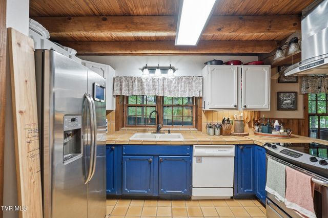 5400 Wedgewood Drive, Big Stone Gap, VA 24219