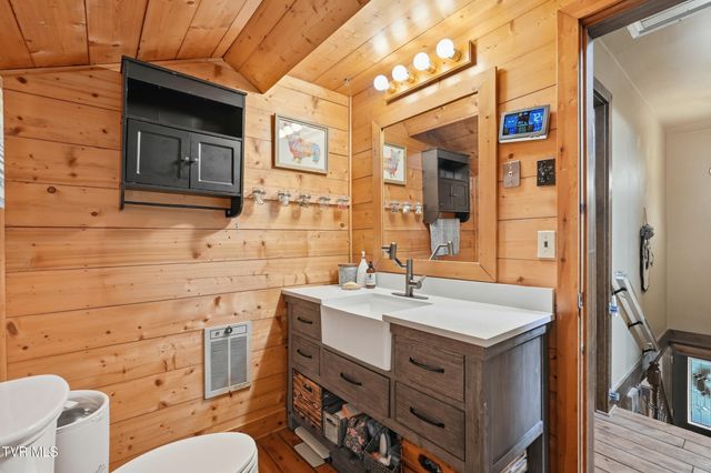5400 Wedgewood Drive, Big Stone Gap, VA 24219