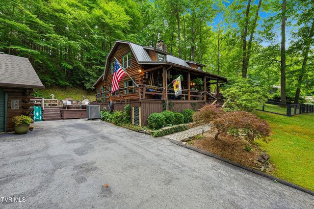 5400 Wedgewood Drive, Big Stone Gap, VA 24219