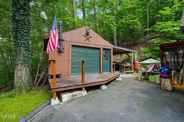 5400 Wedgewood Drive, Big Stone Gap, VA 24219