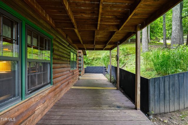 5400 Wedgewood Drive, Big Stone Gap, VA 24219