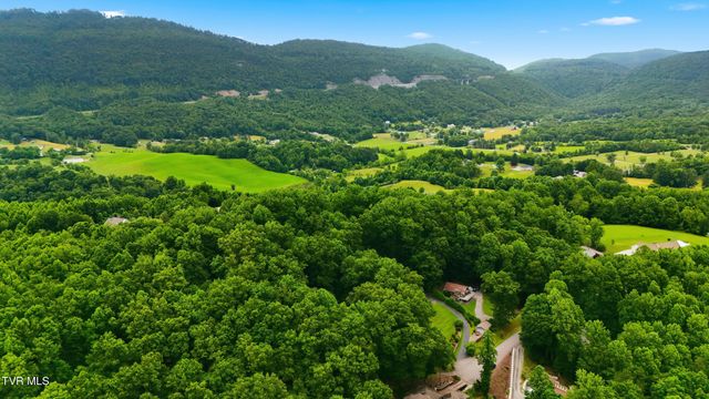 5400 Wedgewood Drive, Big Stone Gap, VA 24219